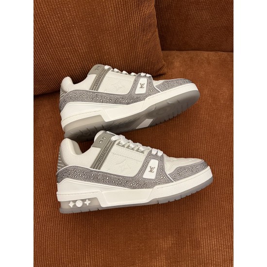 Louis Vuitton diamond surface sneakers according to the original 1:1 development of cow leather shoes durable without deformation