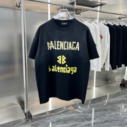 BALENCIAGA The new spring fashion is making old trend crew-neck T-shirts