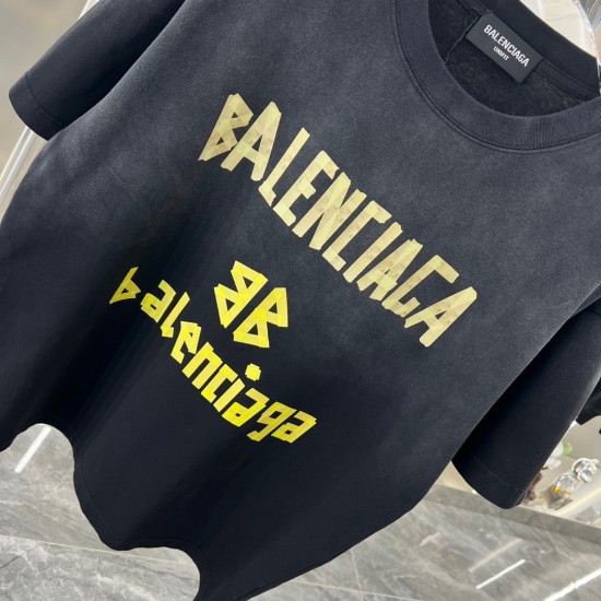 BALENCIAGA The new spring fashion is making old trend crew-neck T-shirts