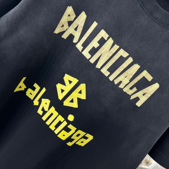 BALENCIAGA The new spring fashion is making old trend crew-neck T-shirts