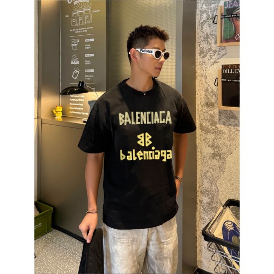 BALENCIAGA The new spring fashion is making old trend crew-neck T-shirts